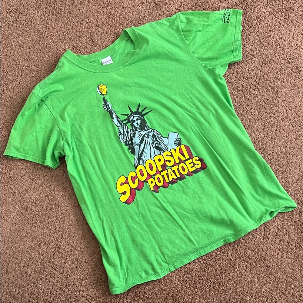 Gildan Green Graphic T-Shirt